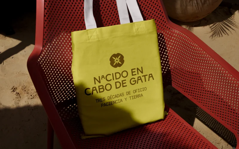 Free-Canvas-Bag-on-Plastic-Chair-Mockup